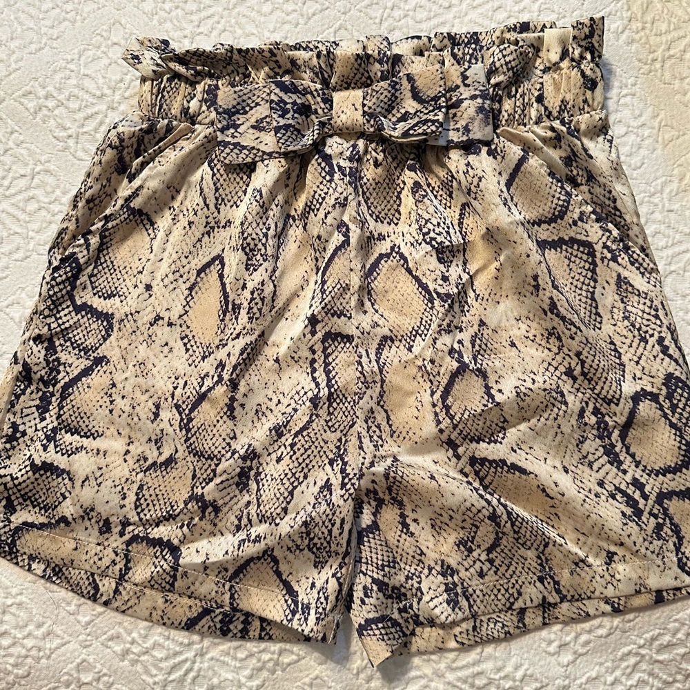 ‼️Last week for these to be on Posh‼️SHEIN snake print shorts super cute Size XS